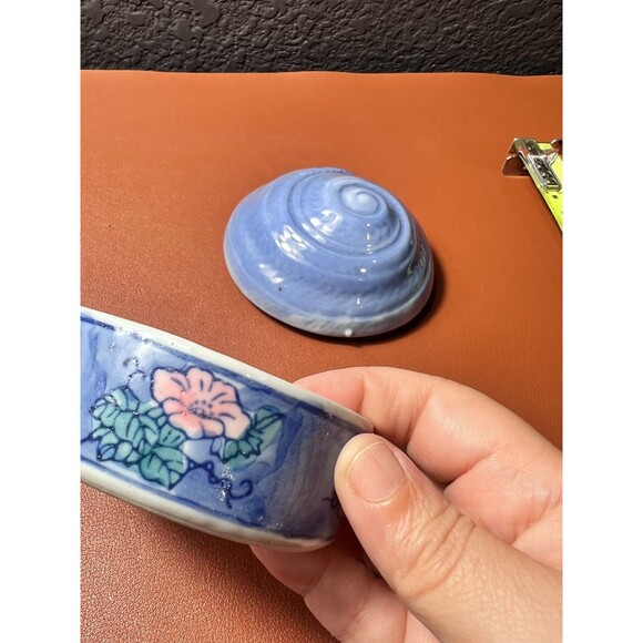 Vintage Ceramic Shell Trinket Box Blue Glazed with Floral Design Lid Coastal Dec - Picture 10 of 11